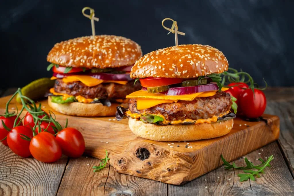 De Kunst van Foodfotografie: Tips en Technieken voor Beginners 3 Foodfotografie-hamburger