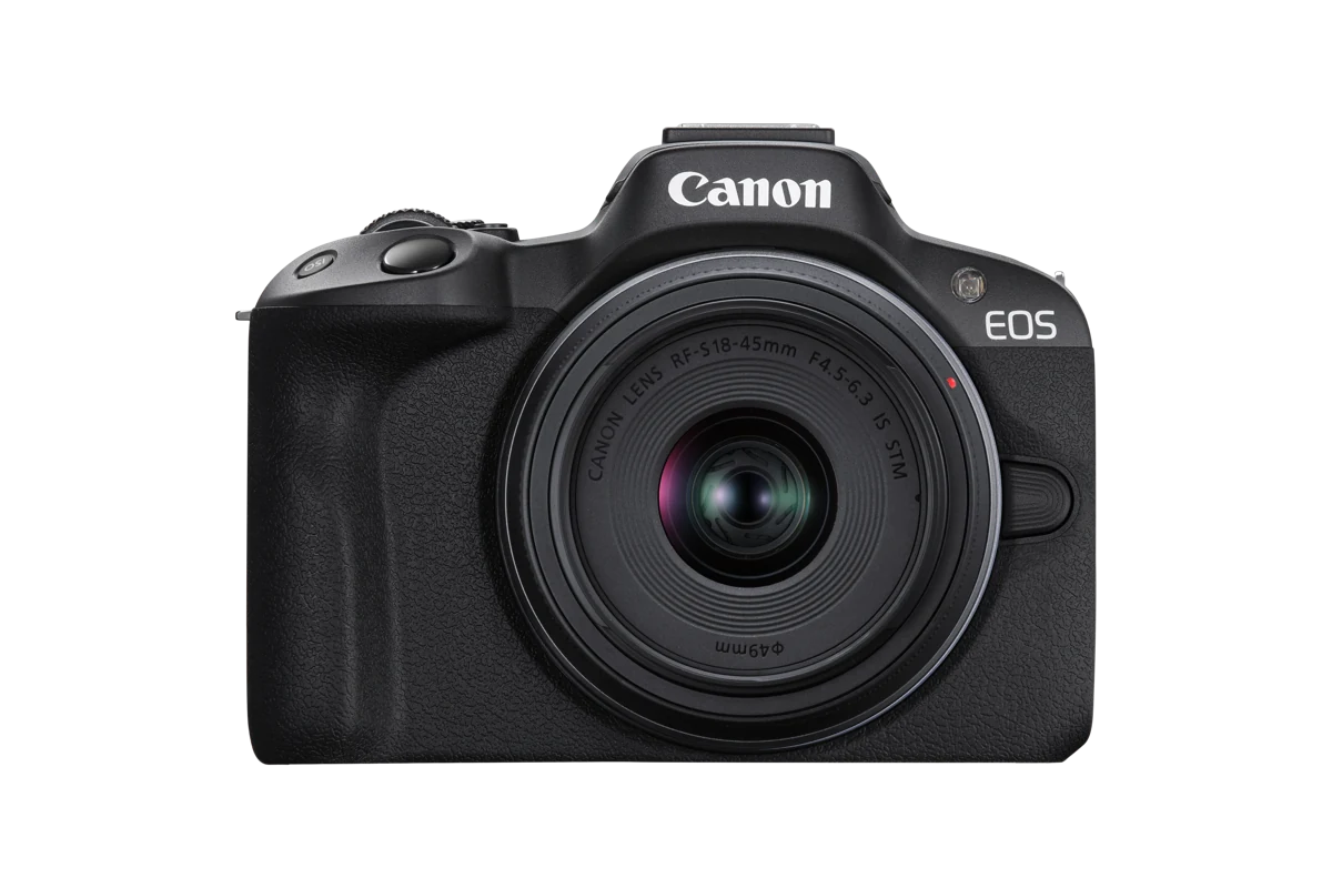 Canon EOS R50 review: is dit een goede camera voor beginners? 1 Canon EOS R50 van voren met RF-S 18-45mm-kitlens